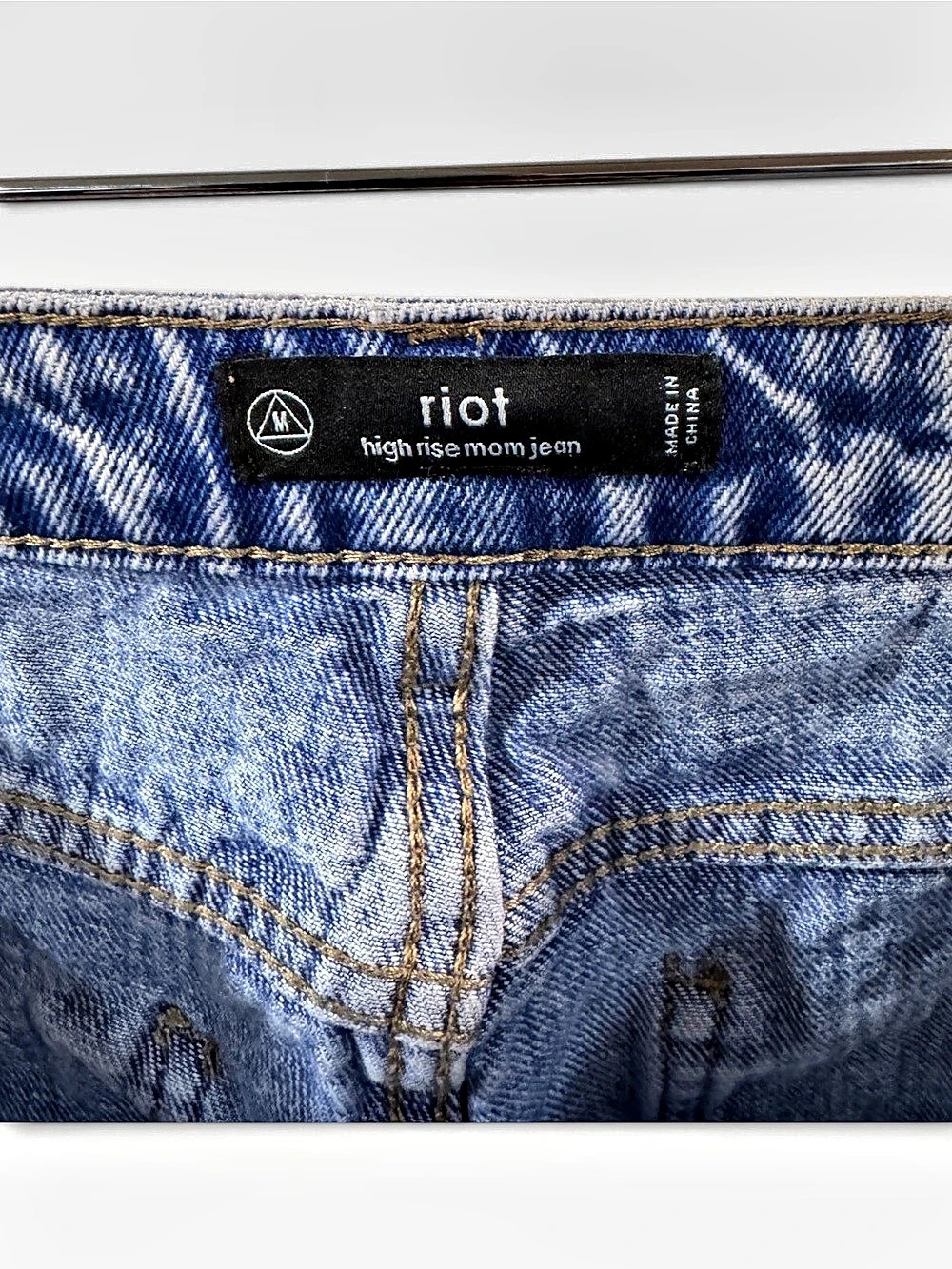 Missguided Riot High Rise Mom Jeans - Picture 4 of 6